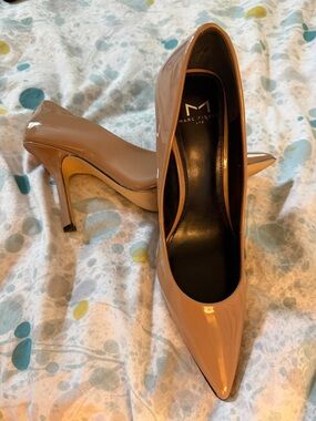 Gorgeous Marc Fisher patent pumps